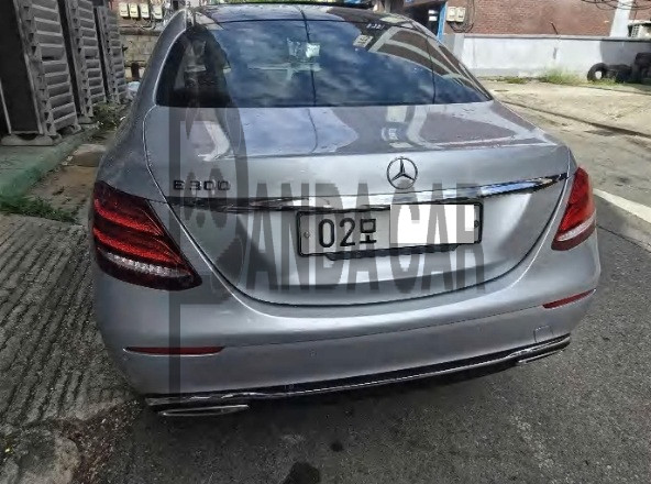 2017 Mercedes-Benz E300, photograph 1