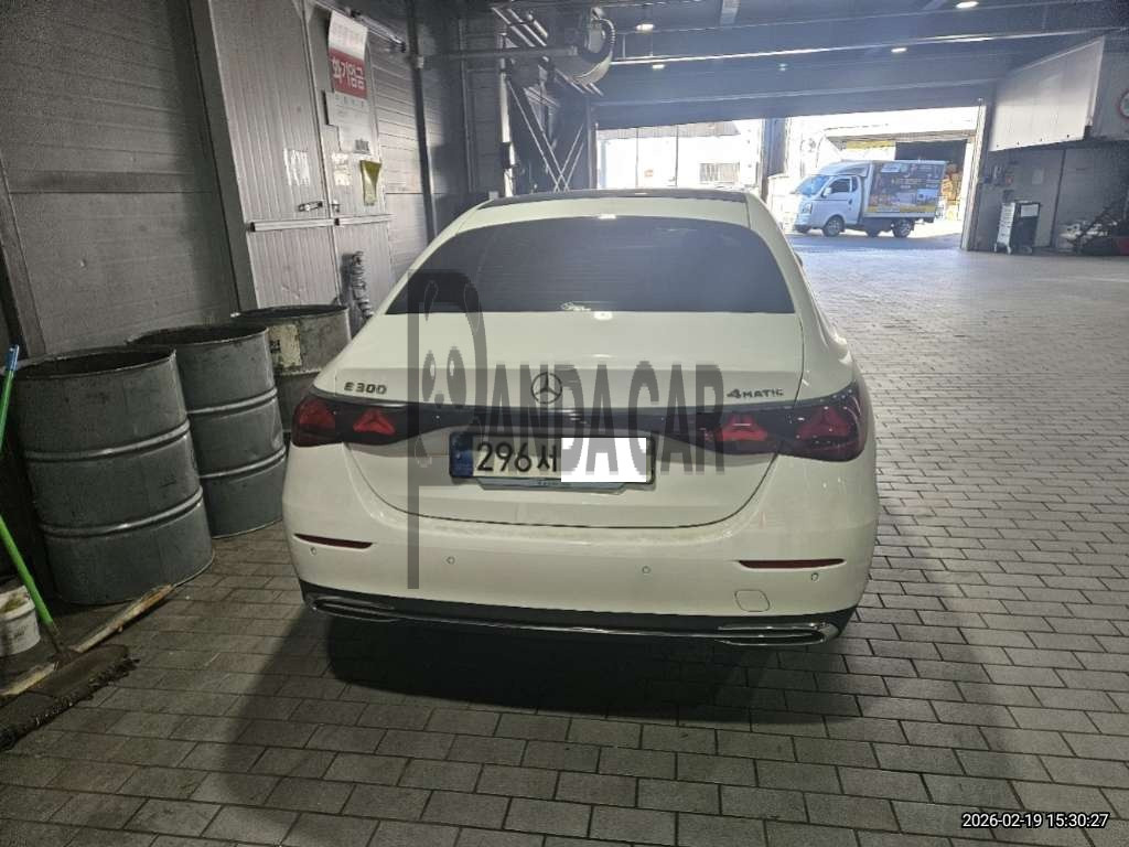 2024 Mercedes-Benz E 300 4MATIC, photograph 2