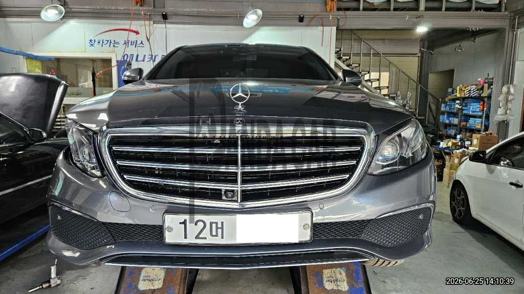 2018 Mercedes-Benz E300 4Matic, photograph 1