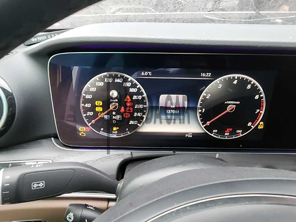 2018 Mercedes-Benz E300, photograph 2
