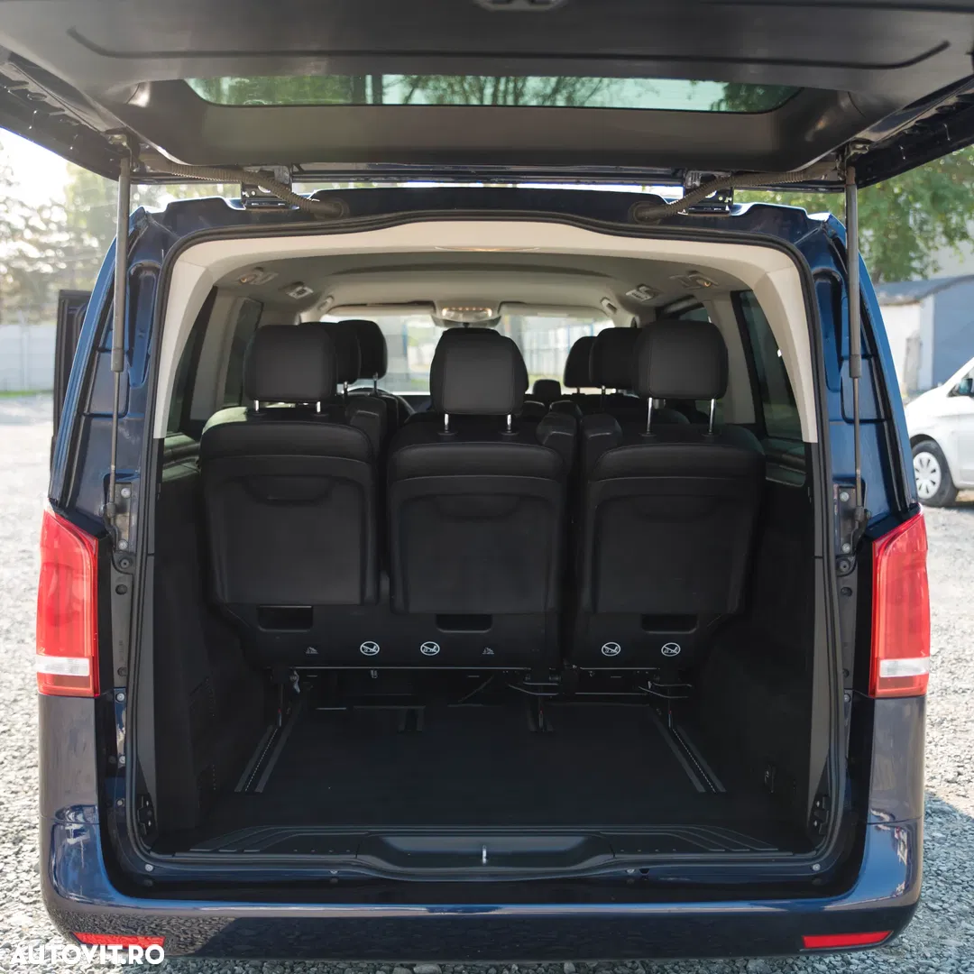 2017 Mercedes-Benz Vito (BlueTEC) Tourer Kompakt SELECT, photograph 4