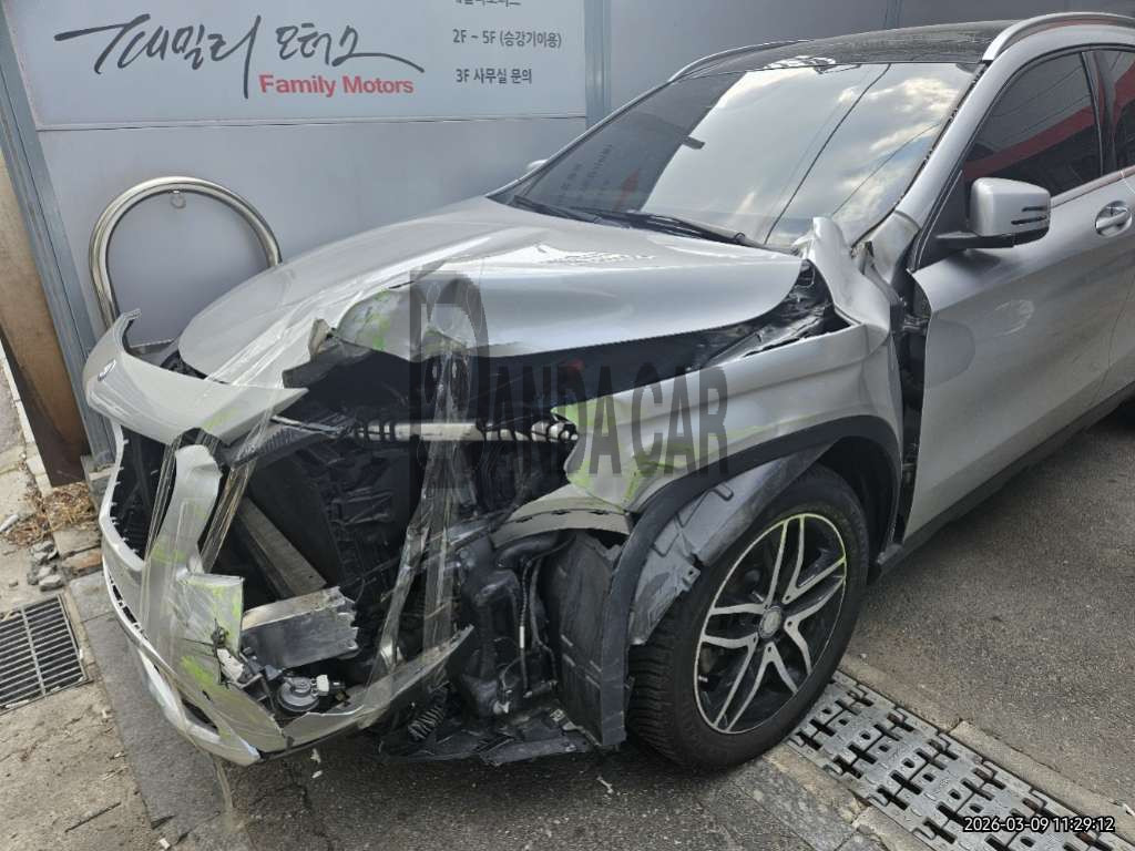2018 Mercedes-Benz GLA220, photograph 3