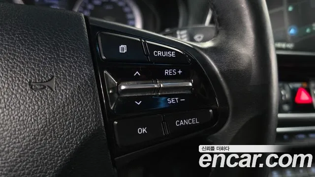 2017 Hyundai Grandeur Premium, photograph 2