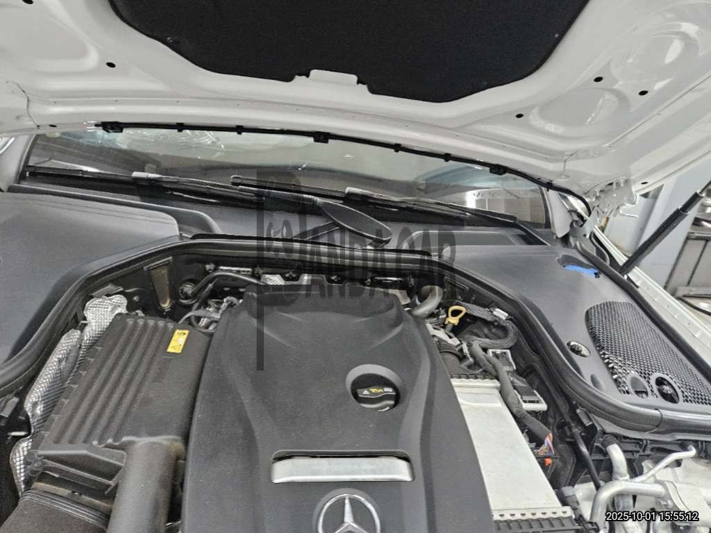 2021 Mercedes-Benz E250, photograph 2