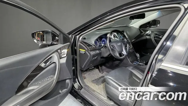 Hyundai Grandeur HG240 Modern Collection — photo 1 of 20