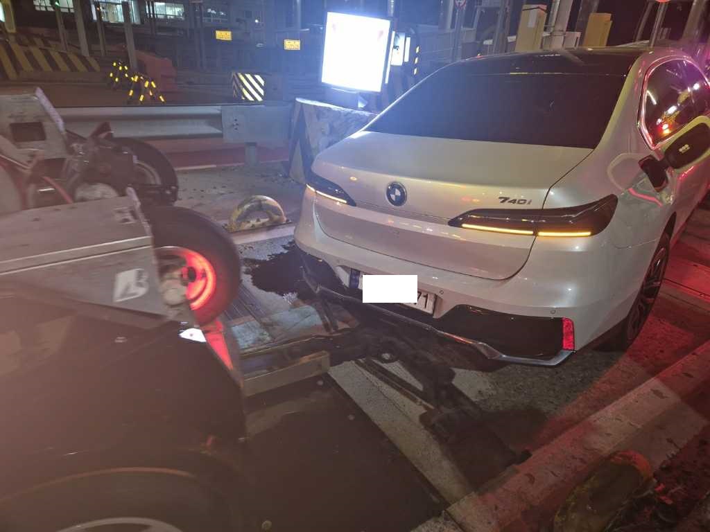 2023 BMW 740i, photograph 1