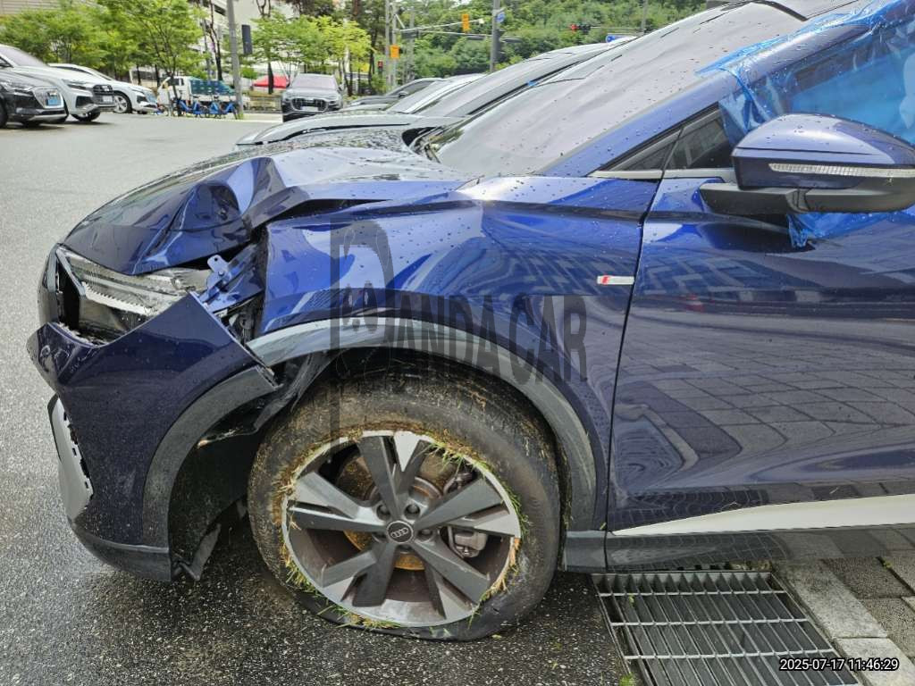 2023 Audi Q4 40 etron, photograph 2