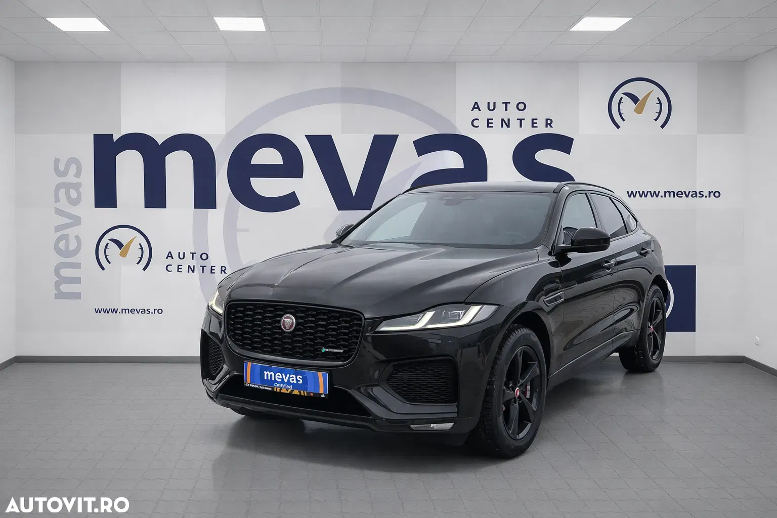 Jaguar F-Pace D165 AWD R-Dynamic Black — photo 1 of 35