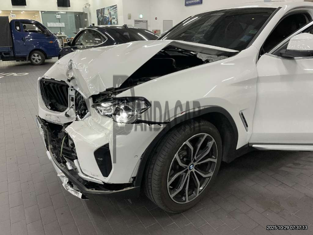 2025 BMW X4 xDrive20i, photograph 4