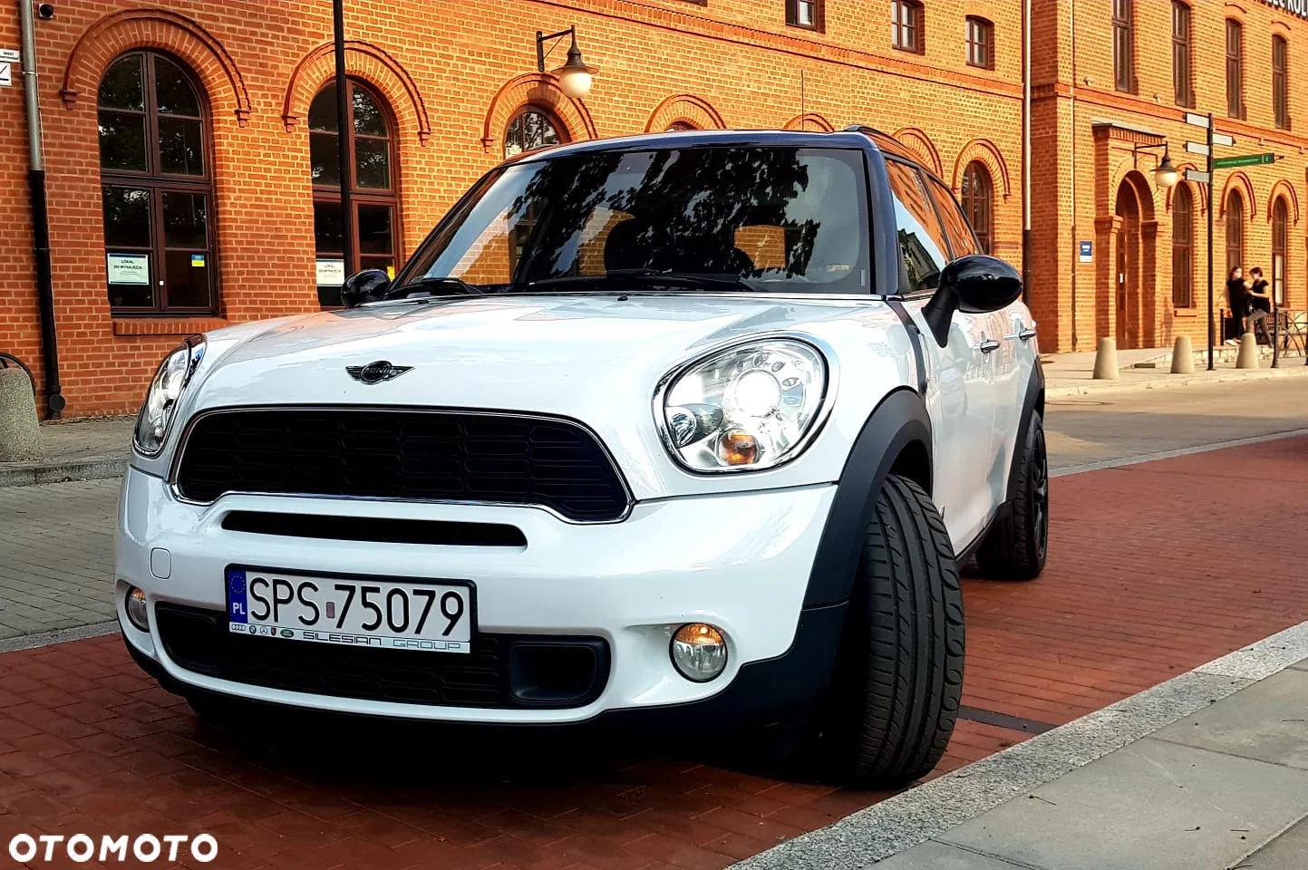 2011 MINI Countryman, photograph 1