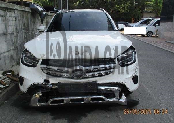 2021 Mercedes-Benz GLC300 e 4MATIC, photograph 2