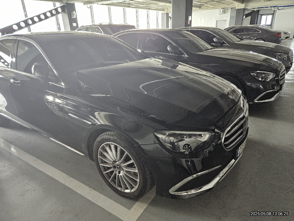 2023 Mercedes-Benz E250, photograph 2