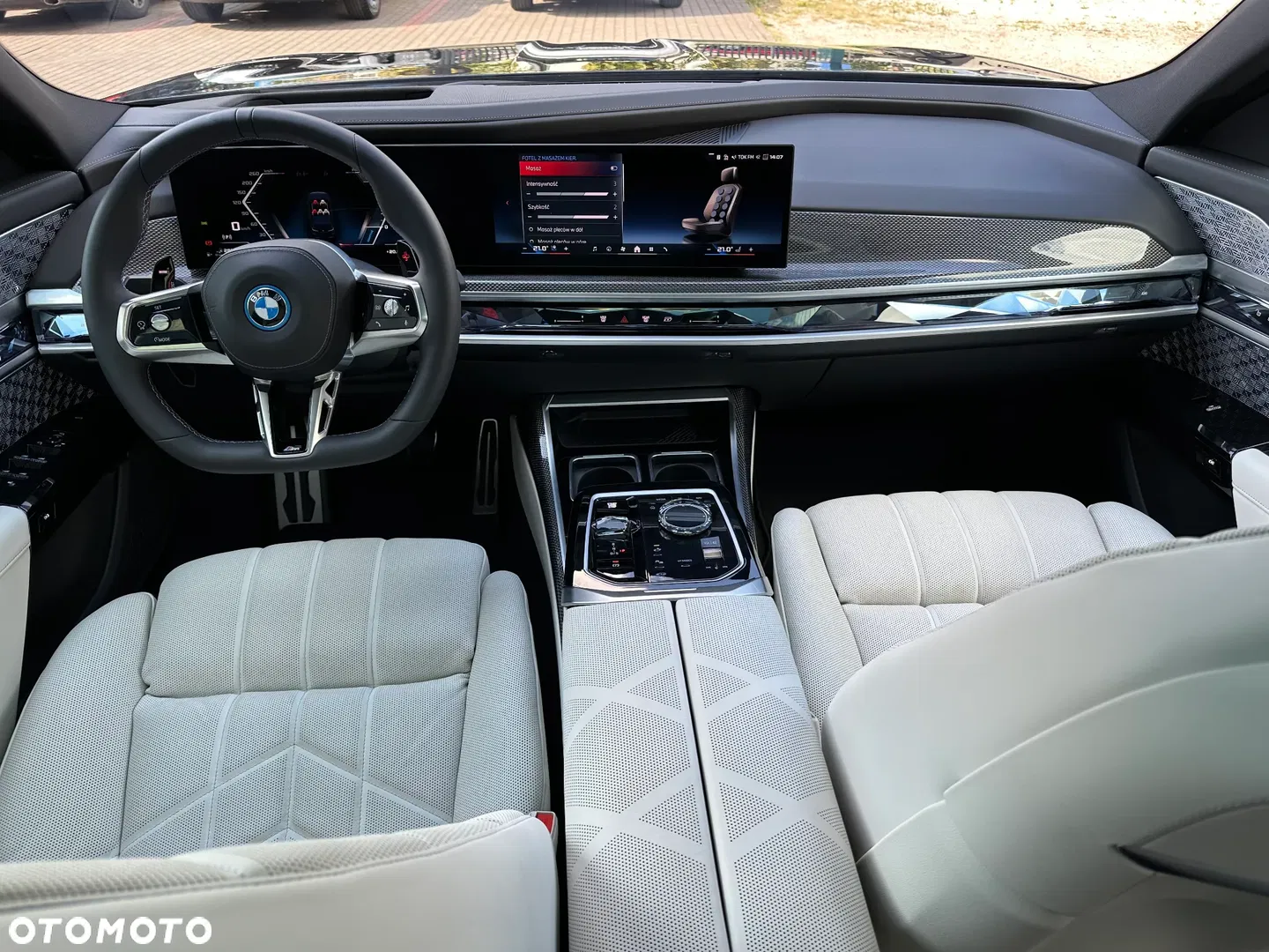 2026 BMW Seria 7 M760e PHEV xDrive Individual Edition sport, photograph 8