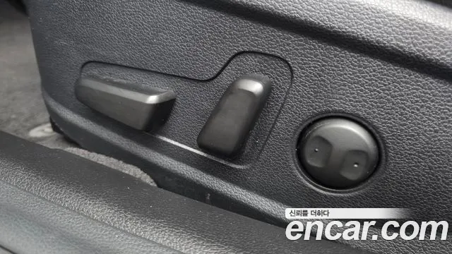 Hyundai Grandeur 3.3 — photo 1 of 33
