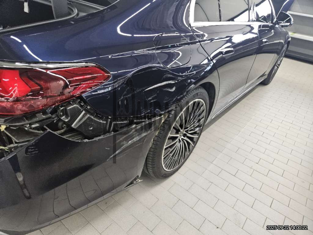 2024 Mercedes-Benz E 450 4MATIC, photograph 2