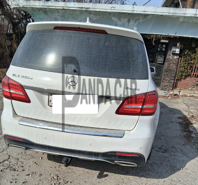 2017 Mercedes-Benz GLS350 d 4Matic, photograph 2