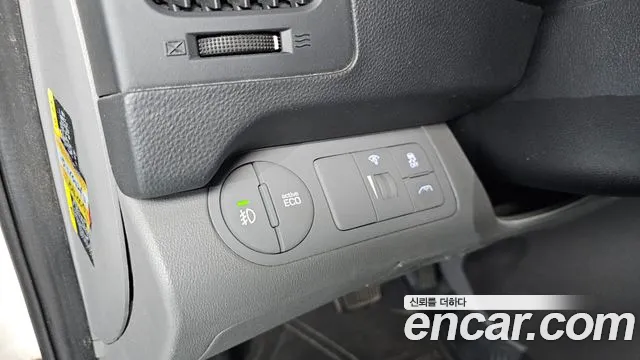2017 Hyundai Starex 4WD 12-Seater Wagon, photograph 1