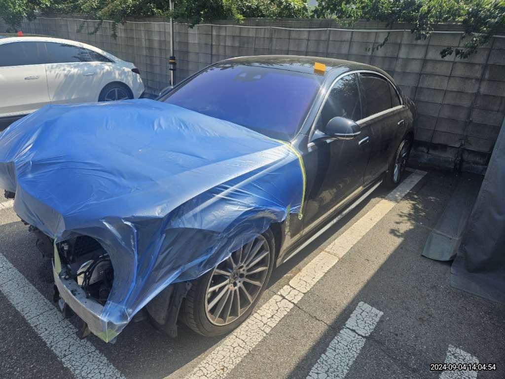 2022 Mercedes-Benz S500 4MATIC, photograph 4