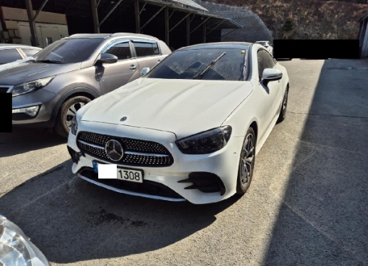 2022 Mercedes-Benz E300 d 4MATIC Coupe, photograph 2