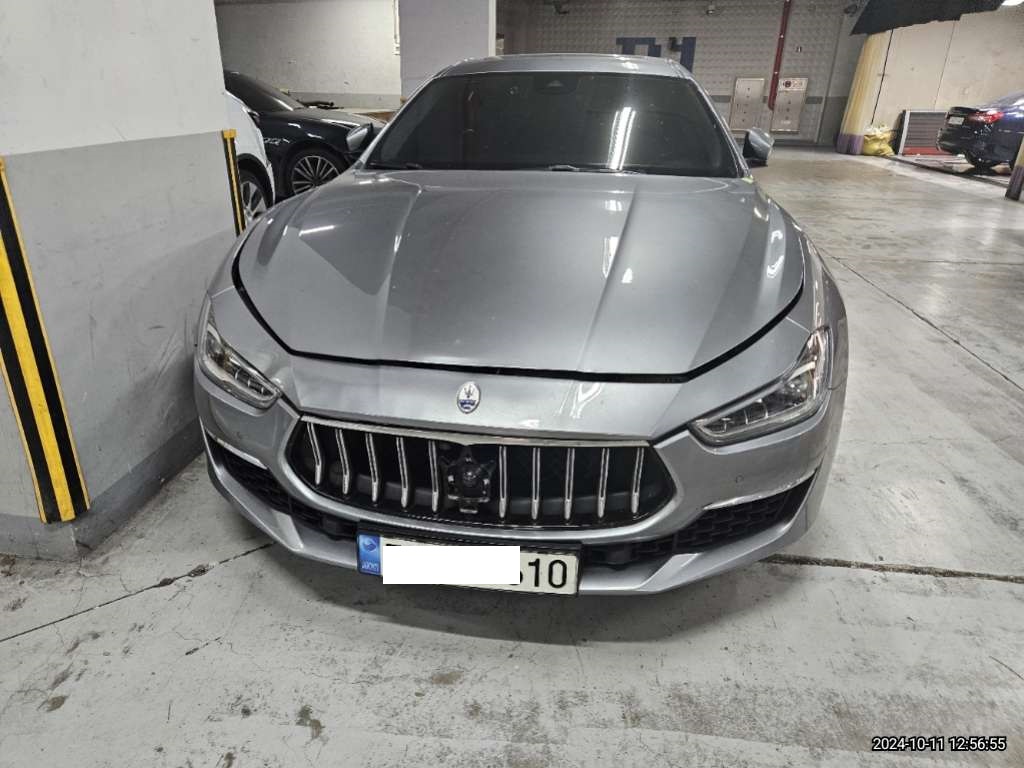 2022 Maserati Ghibli GT, photograph 2
