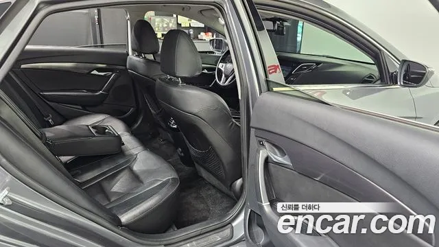 Hyundai i40 2.0 GDi — photo 1 of 30