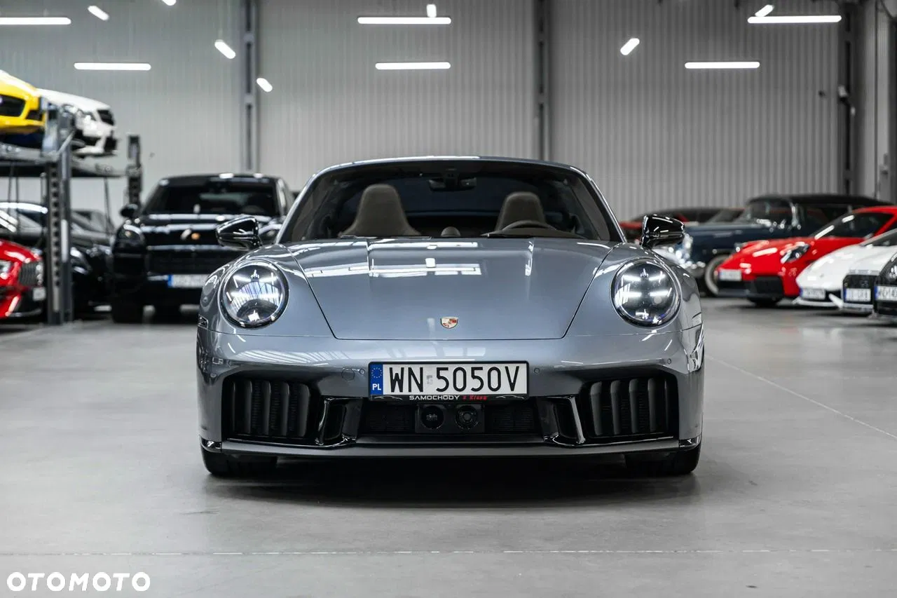 2025 Porsche 911 Targa 4 GTS PDK, photograph 3
