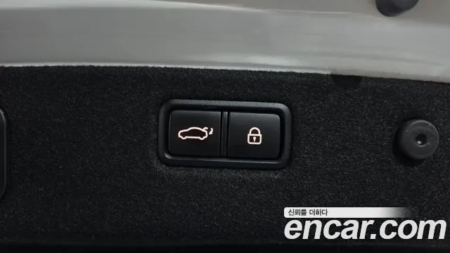 Genesis G70 2.0T AWD — photo 1 of 38
