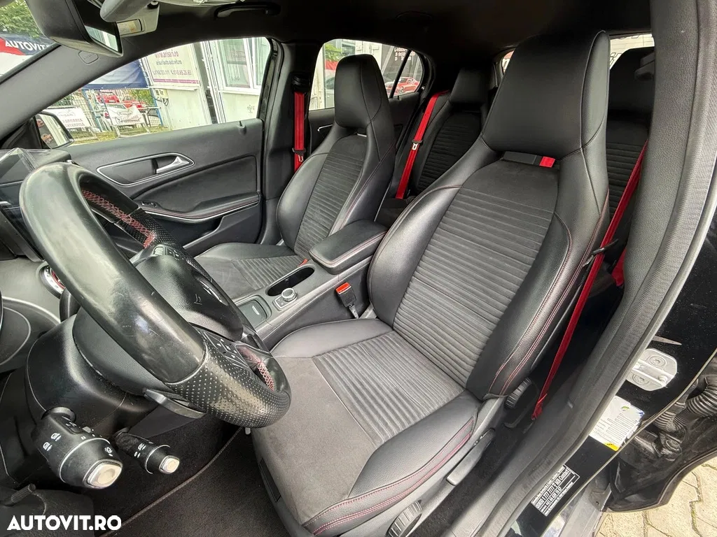 2014 Mercedes-Benz GLA 250 4MATIC 7G-DCT Edition 1, photograph 5