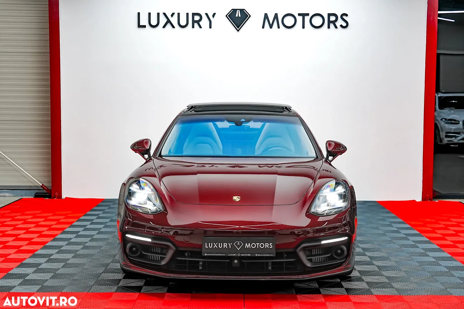 2022 Porsche Panamera 4S E-Hybrid, photograph 3