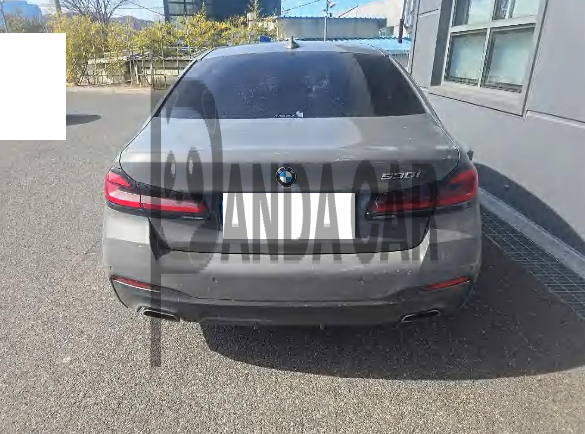 2021 BMW 530i, photograph 2