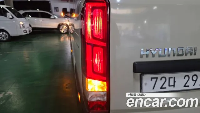 2015 Hyundai Solati 15-seater, photograph 8