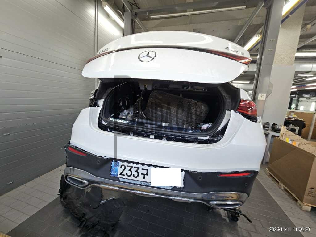 2024 Mercedes-Benz GLC 300 4MATIC Coupe, photograph 1