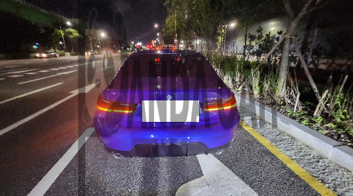 2023 BMW 330e, photograph 3