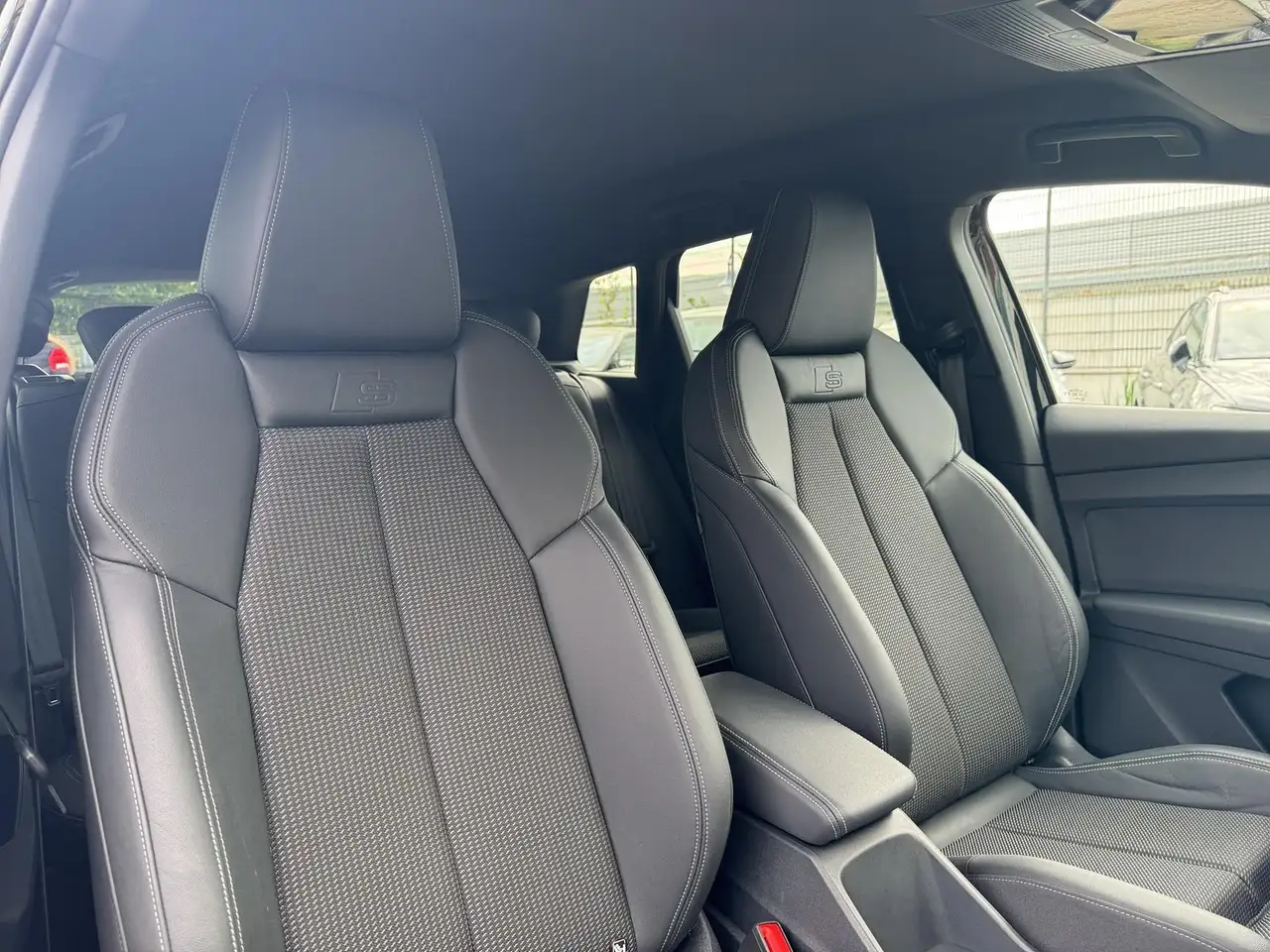 2025 Audi Q4 e-tron 55 2x S line ACC AHK WÄRMEPUMPE SONOS, photograph 12