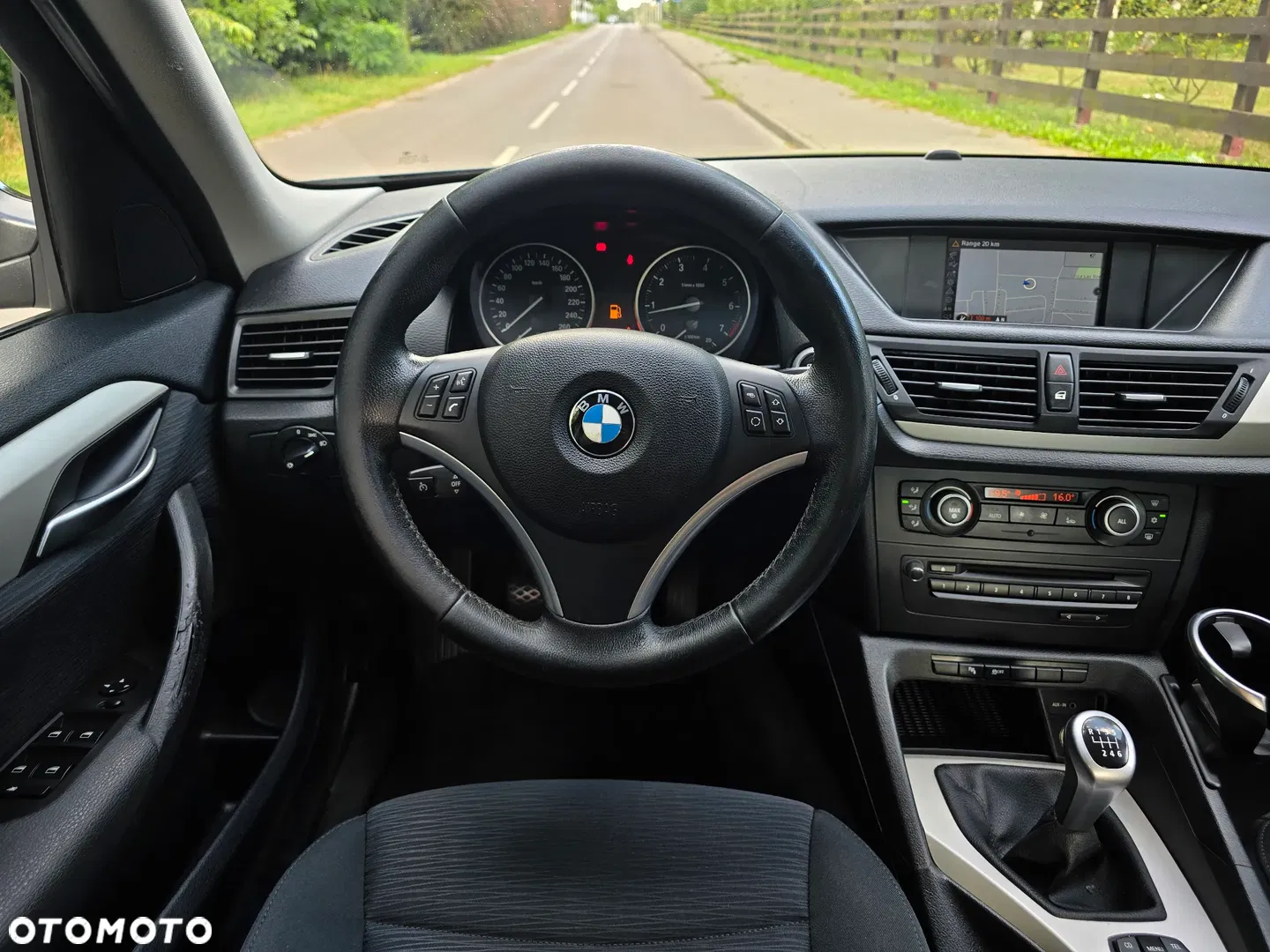 2011 BMW X1 sDrive18i, photograph 5