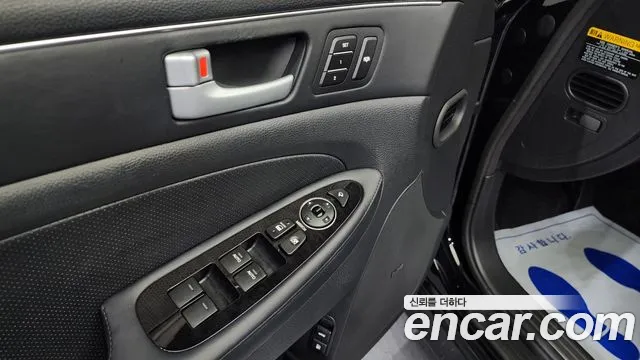 2013 Hyundai Genesis 3.8 Exported, photograph 3