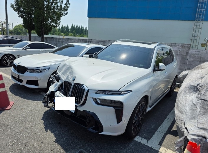 2025 BMW X7 xDrive40i, photograph 5