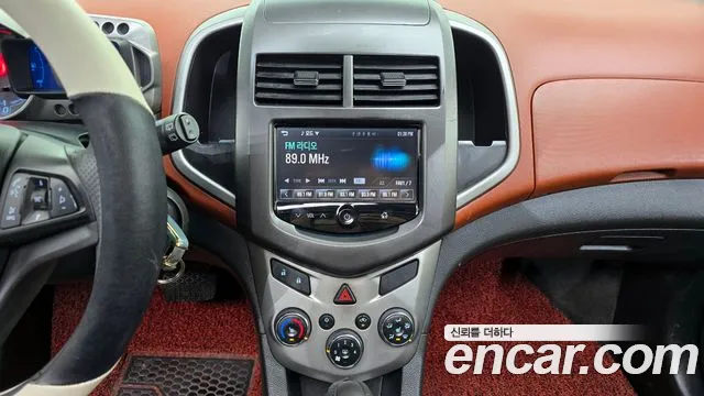 2013 ChevroletGMDaewoo Aveo LS, photograph 2