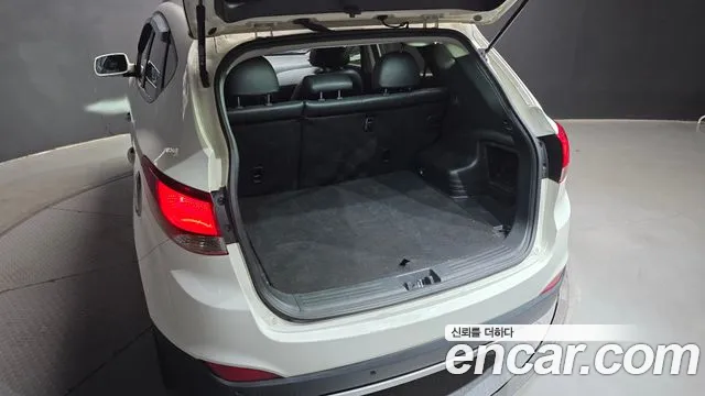 2012 Hyundai Tucson Diesel 2WD LX20, photograph 5