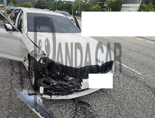 2020 BMW 520i Luxury, photograph 2
