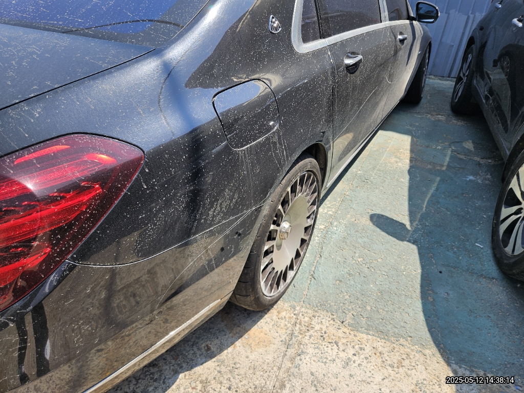 2018 Mercedes-Benz MercedesMaybach S560 4Matic, photograph 5