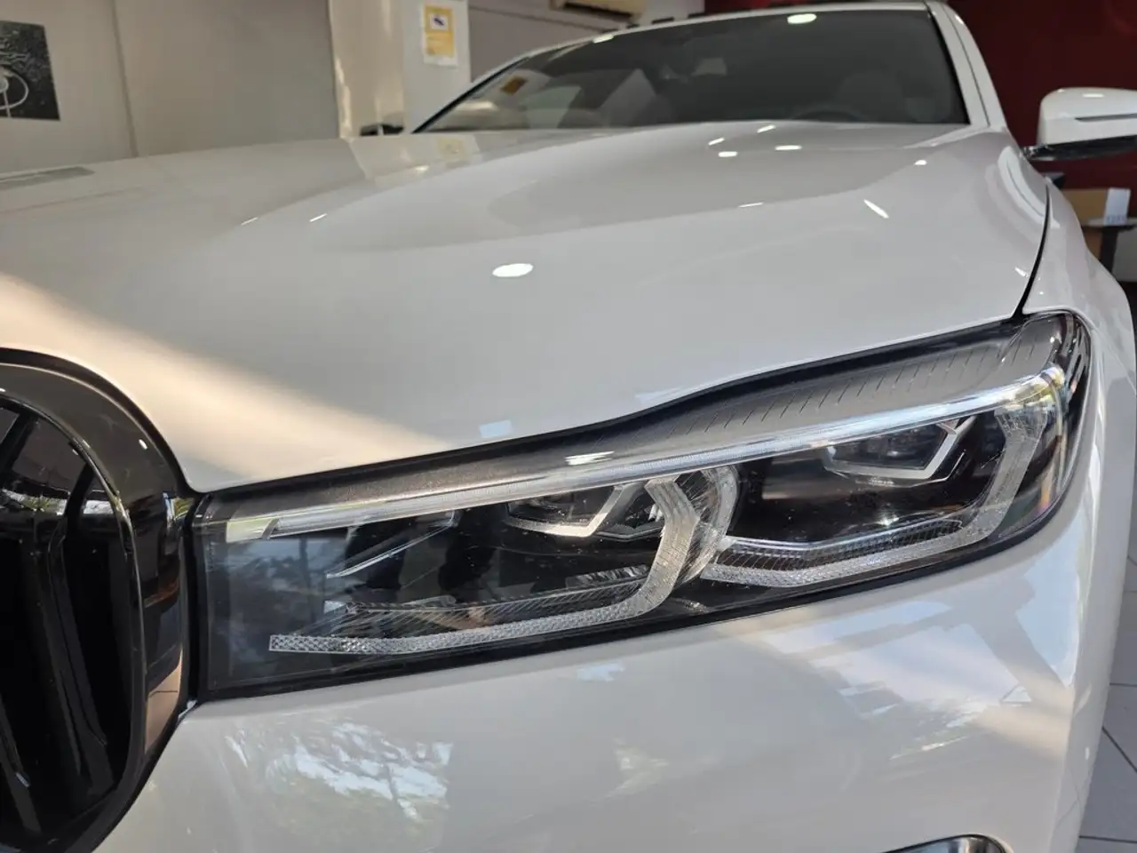 2021 BMW 745 745e, photograph 11