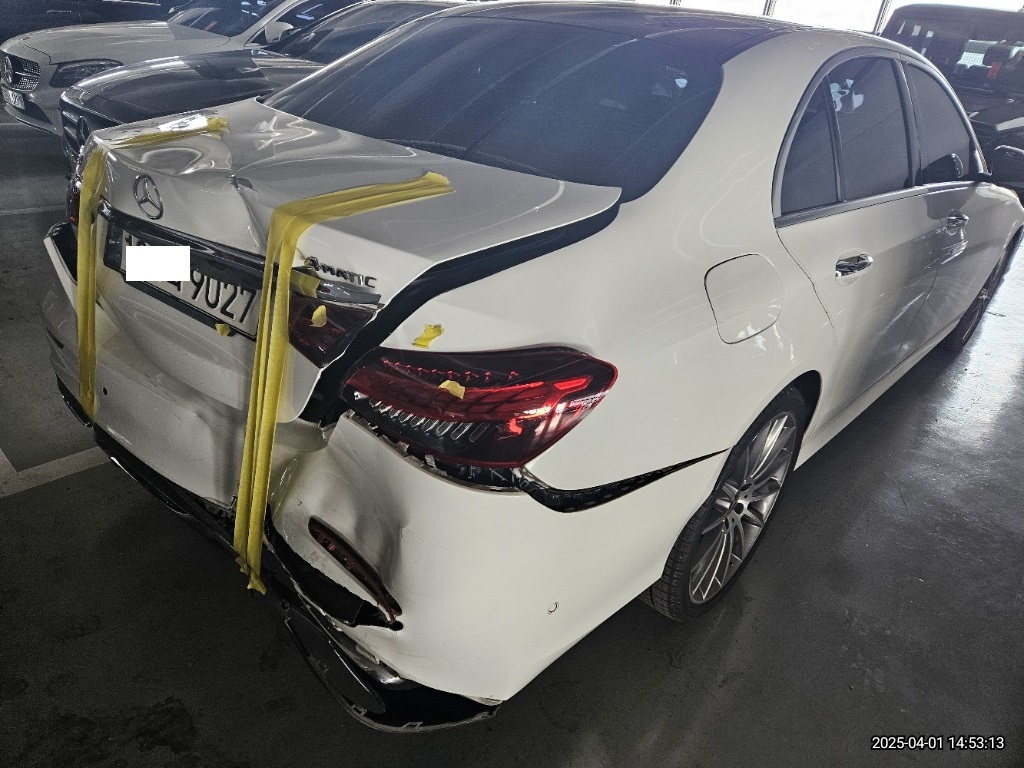 2021 Mercedes-Benz E350 4MATIC, photograph 4