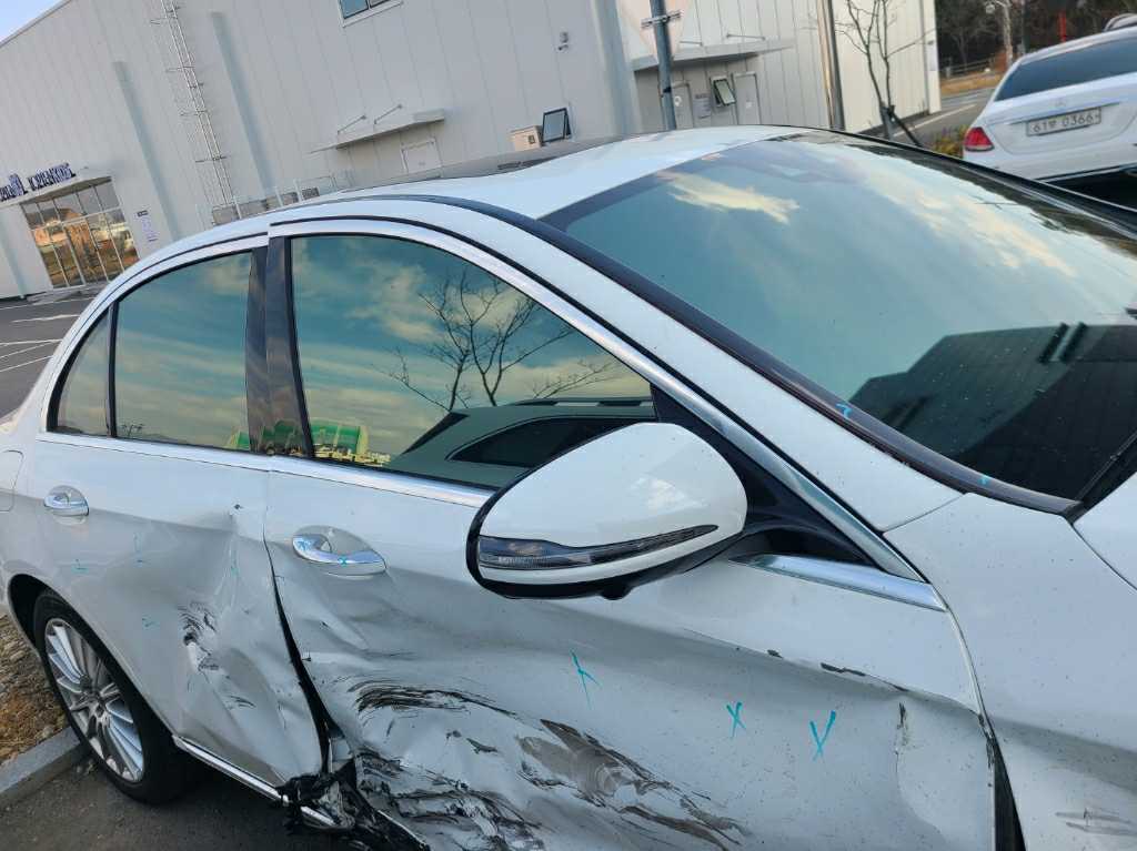 2021 Mercedes-Benz E220 d 4MATIC, photograph 5