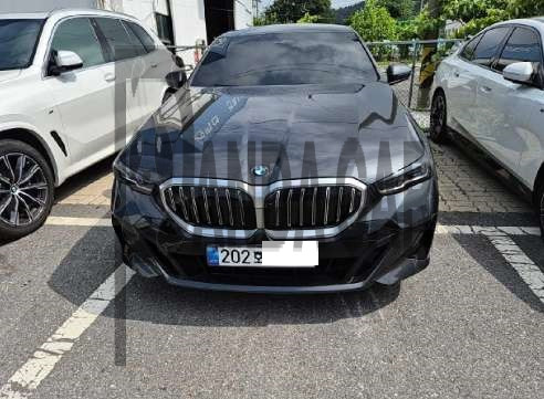 2025 BMW 520i, photograph 1