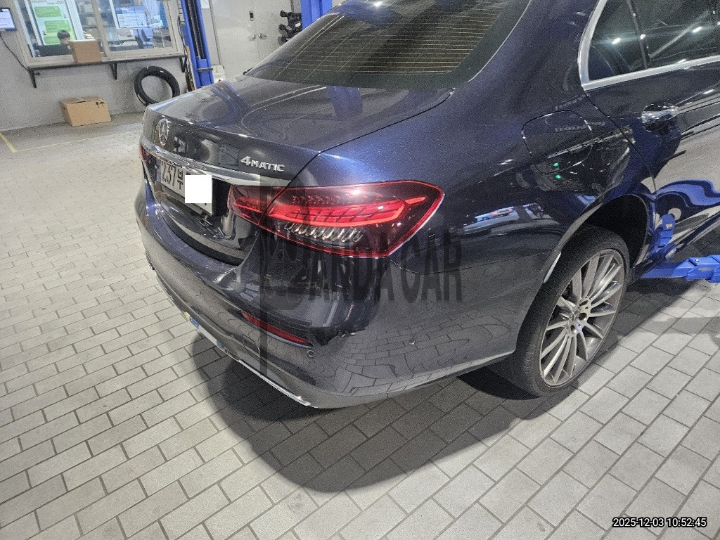 2022 Mercedes-Benz E350 4MATIC, photograph 4