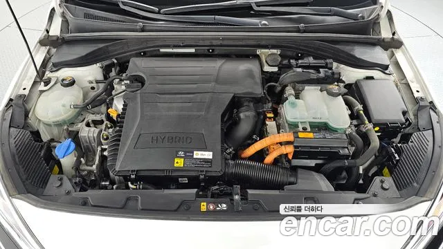 2016 Hyundai Ioniq N, photograph 2