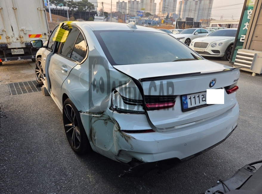 2022 BMW 320i, photograph 2