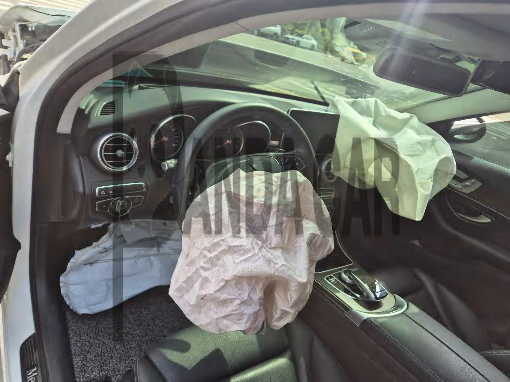 2018 Mercedes-Benz C200, photograph 3