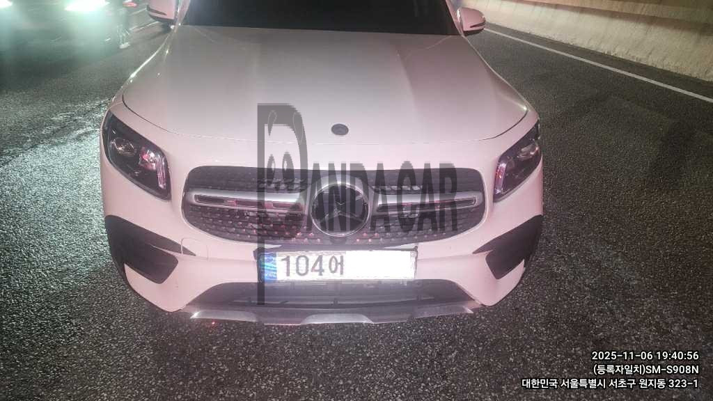 2021 Mercedes-Benz GLB250 4MATIC, photograph 1